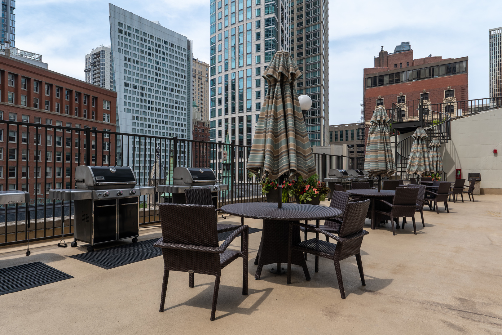 111 E Chestnut Street Unit: 57G