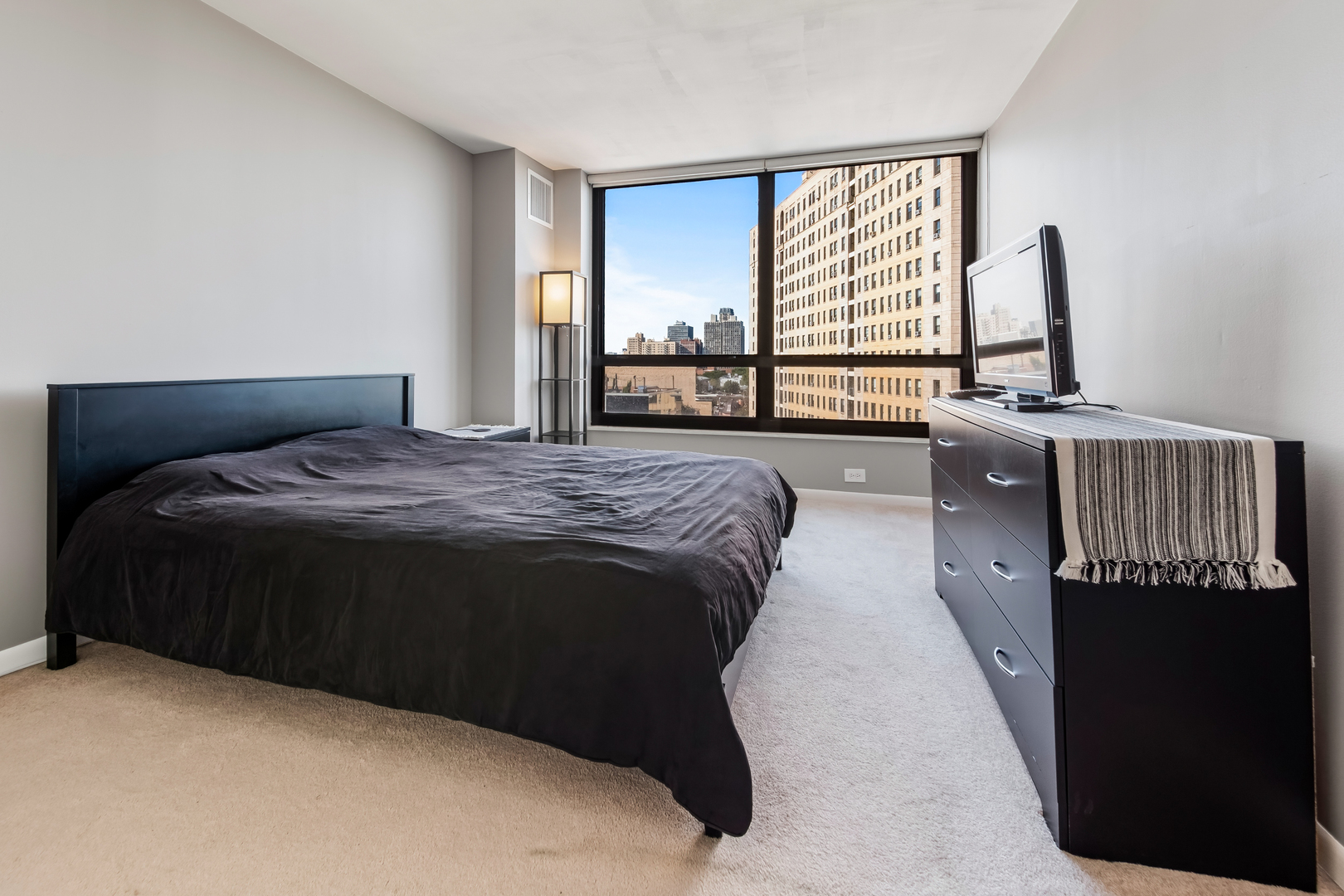2020 N Lincoln Park West Unit: 8E