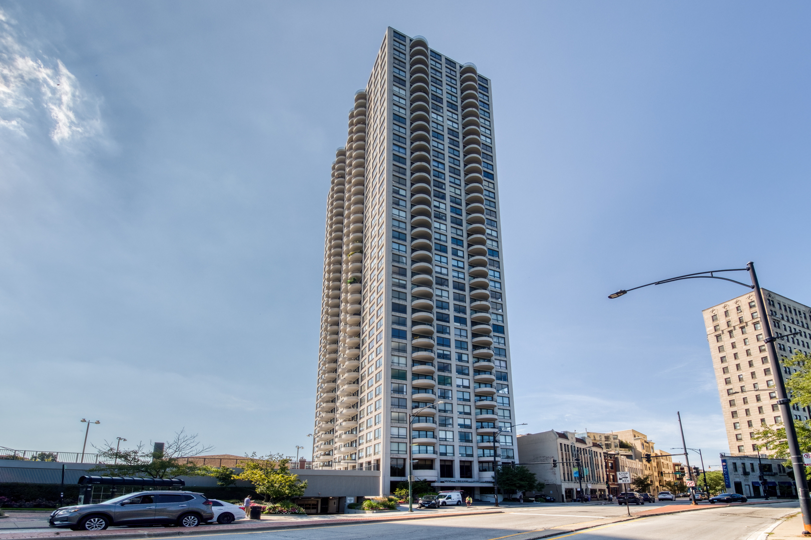 2020 N Lincoln Park West Unit: 8E