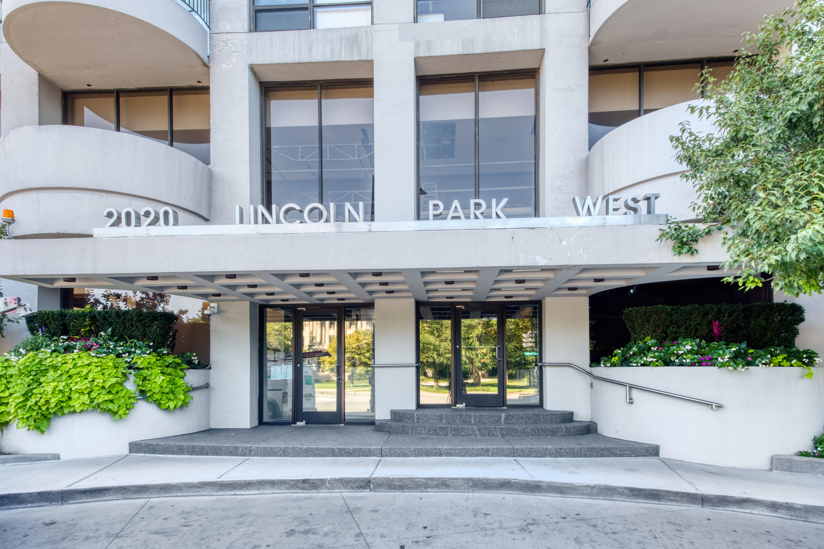 2020 N Lincoln Park West Unit: 8E