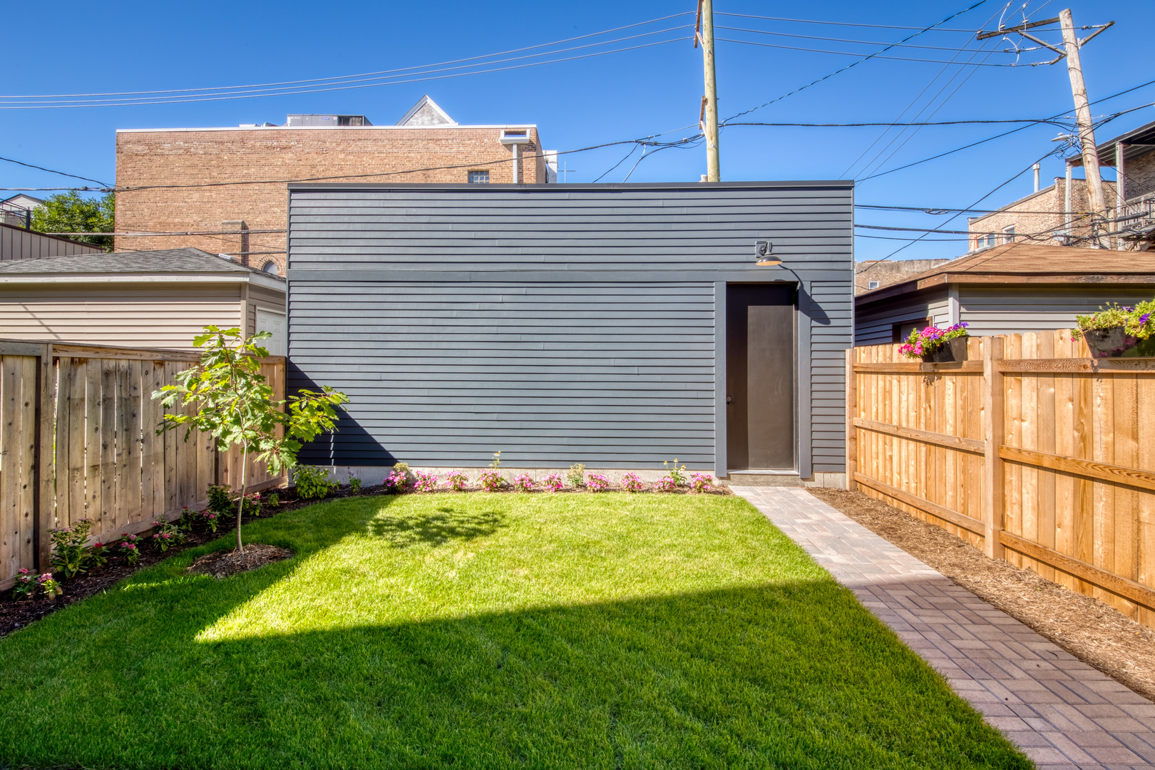 2014 W Walton Street