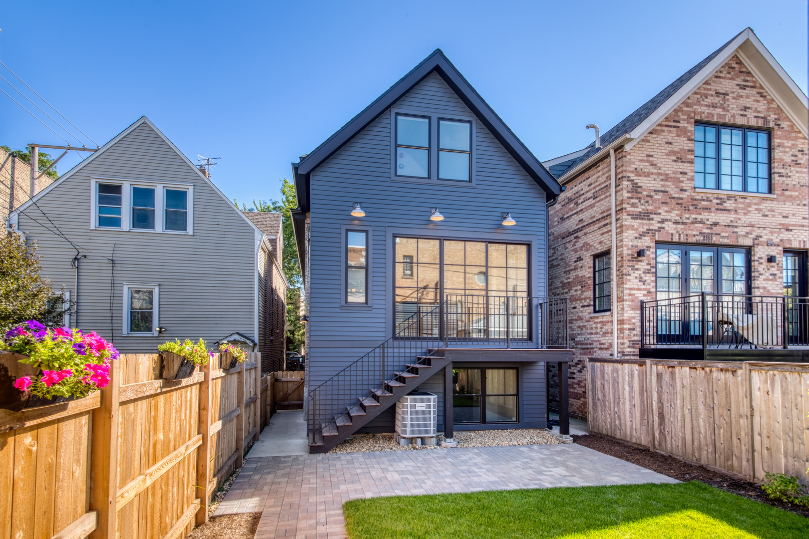 2014 W Walton Street