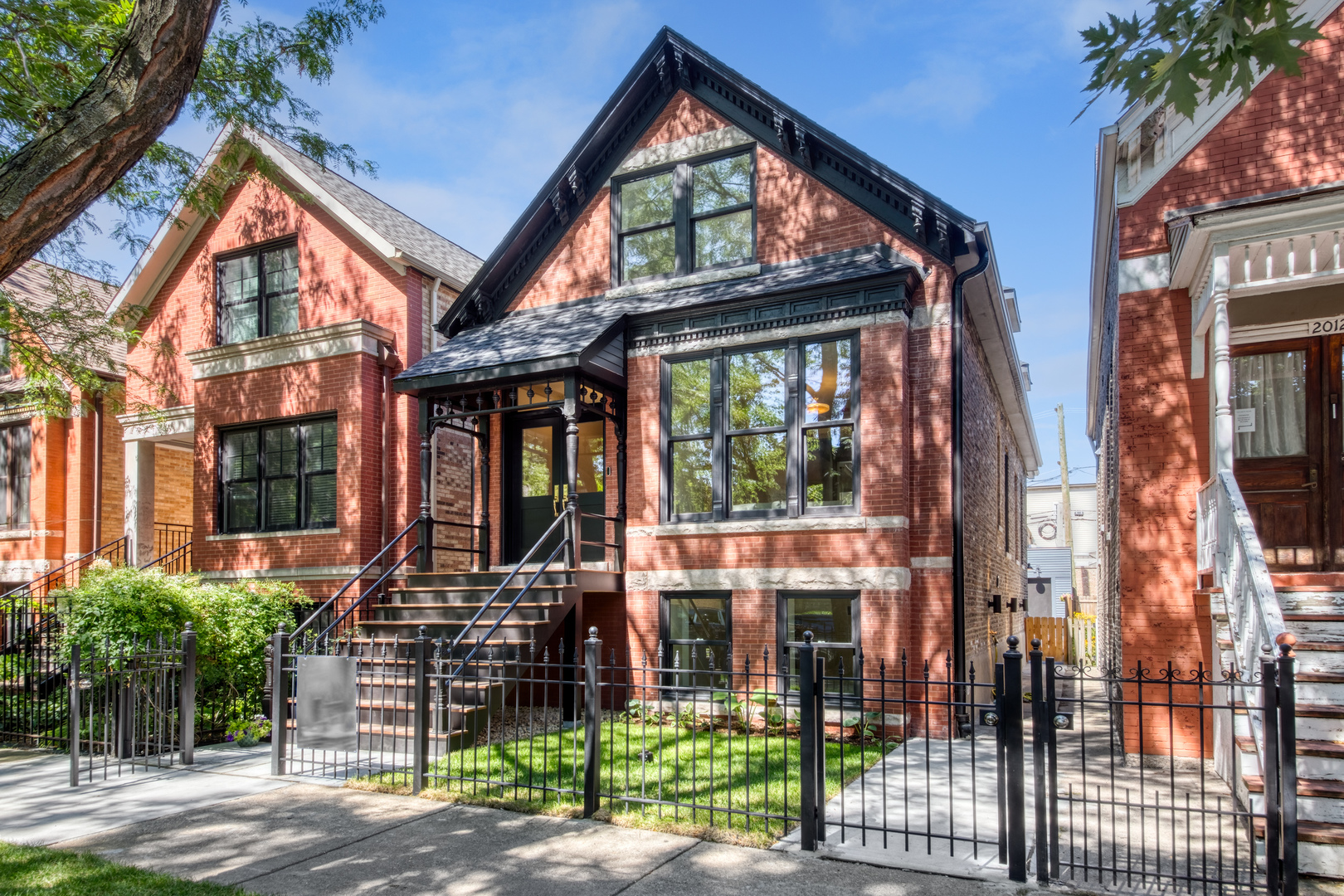 2014 W Walton Street