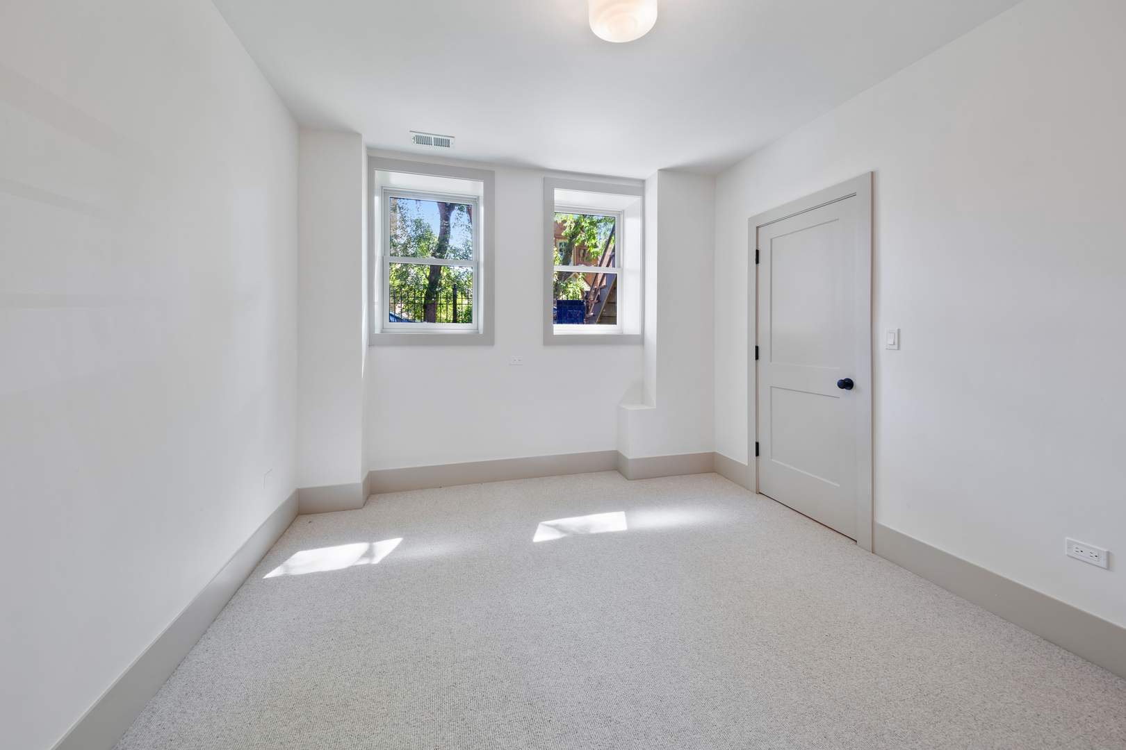 2014 W Walton Street