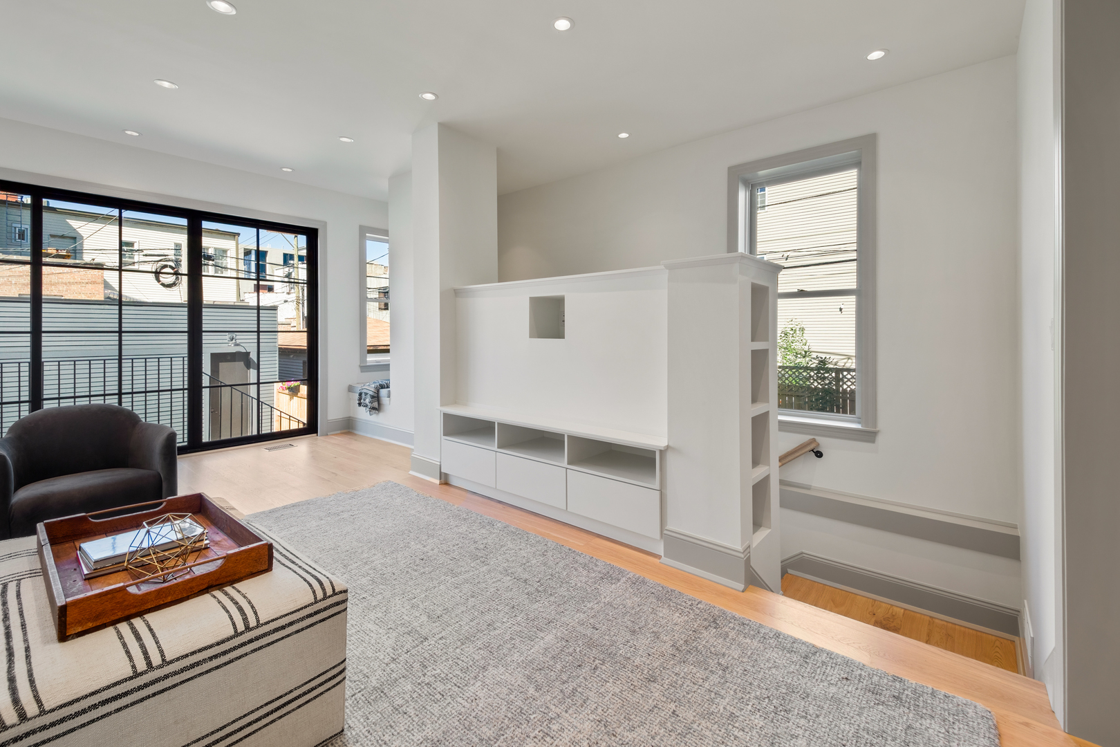 2014 W Walton Street
