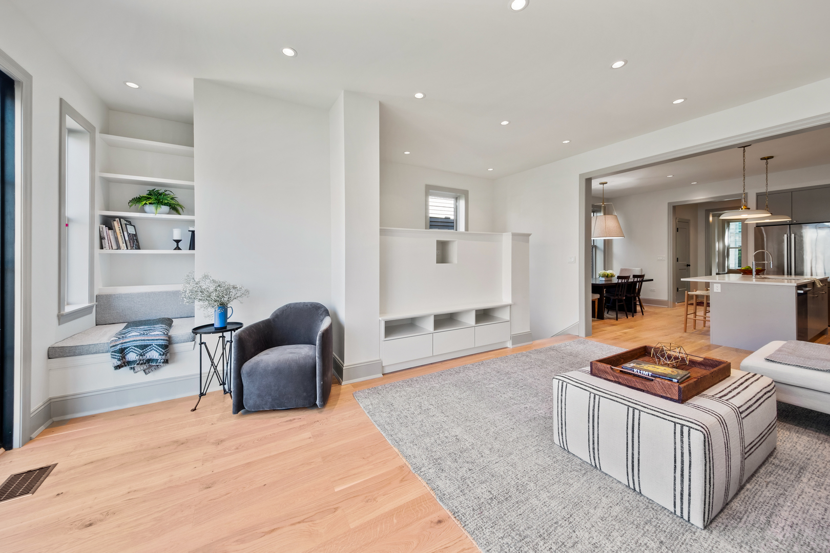 2014 W Walton Street