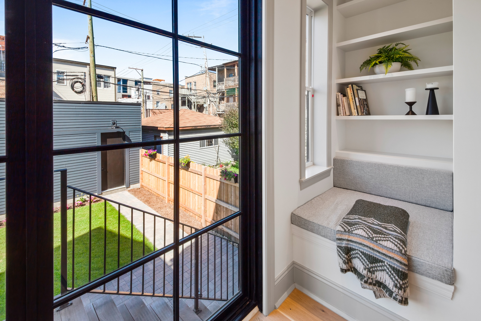 2014 W Walton Street