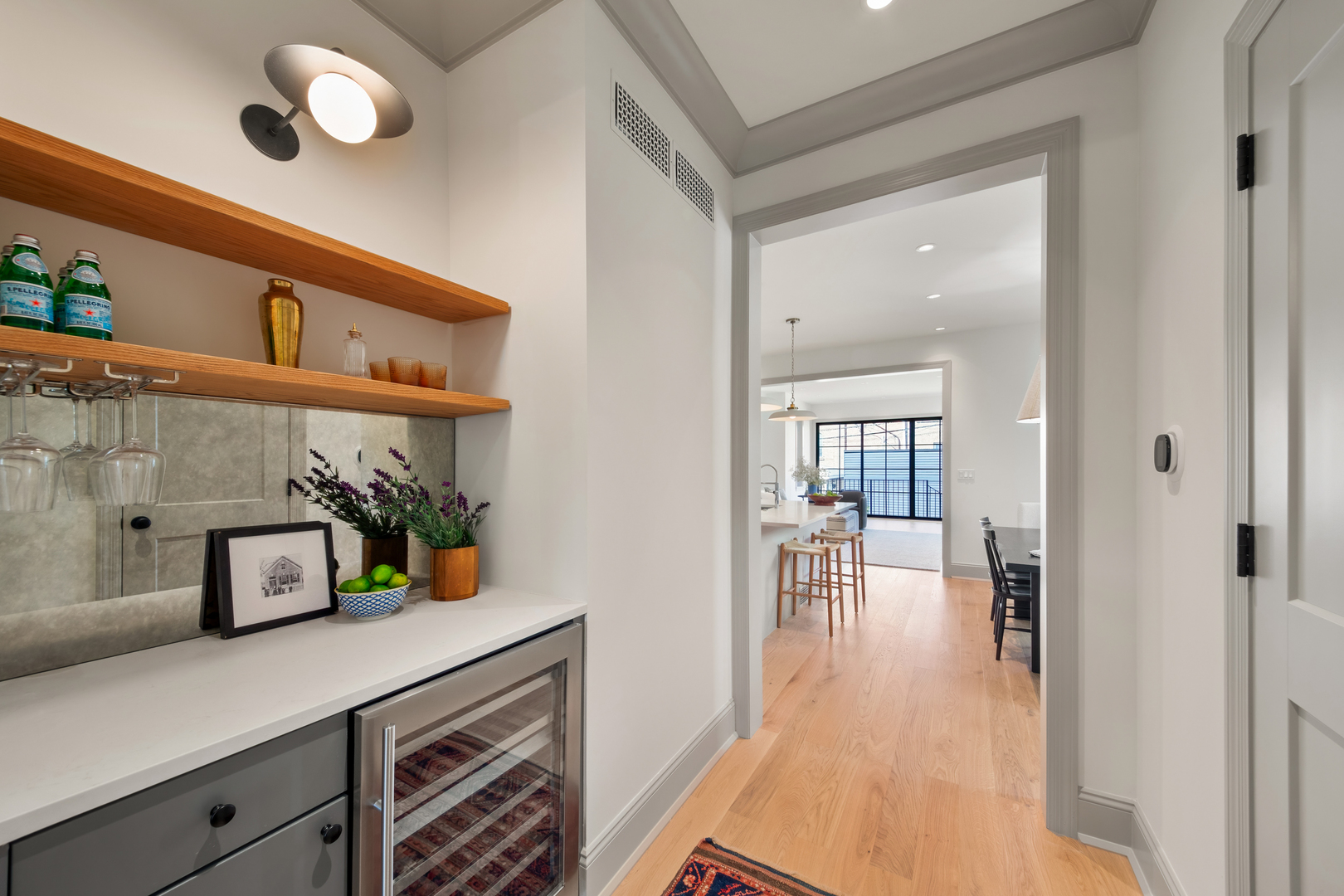 2014 W Walton Street