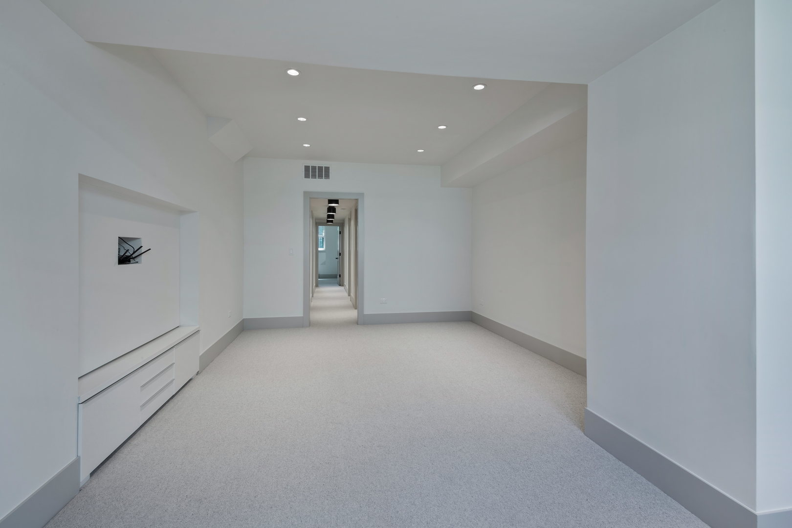 2014 W Walton Street