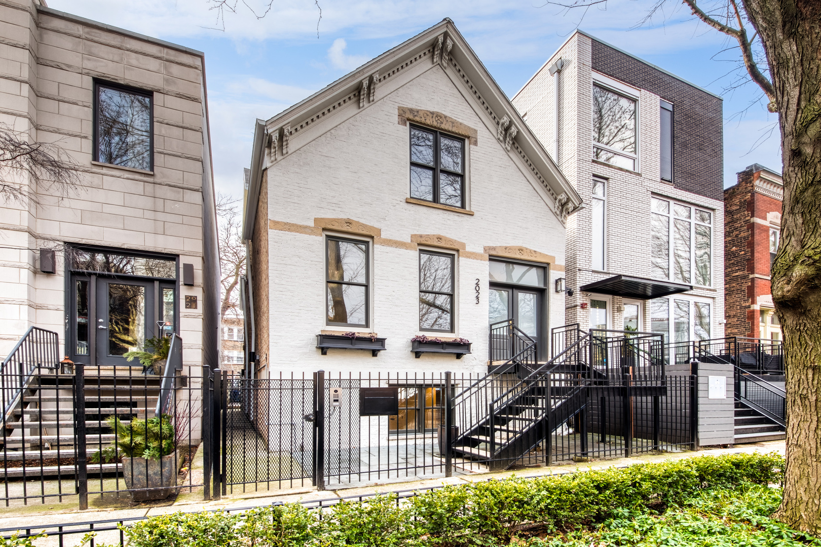 2023 W Crystal Street