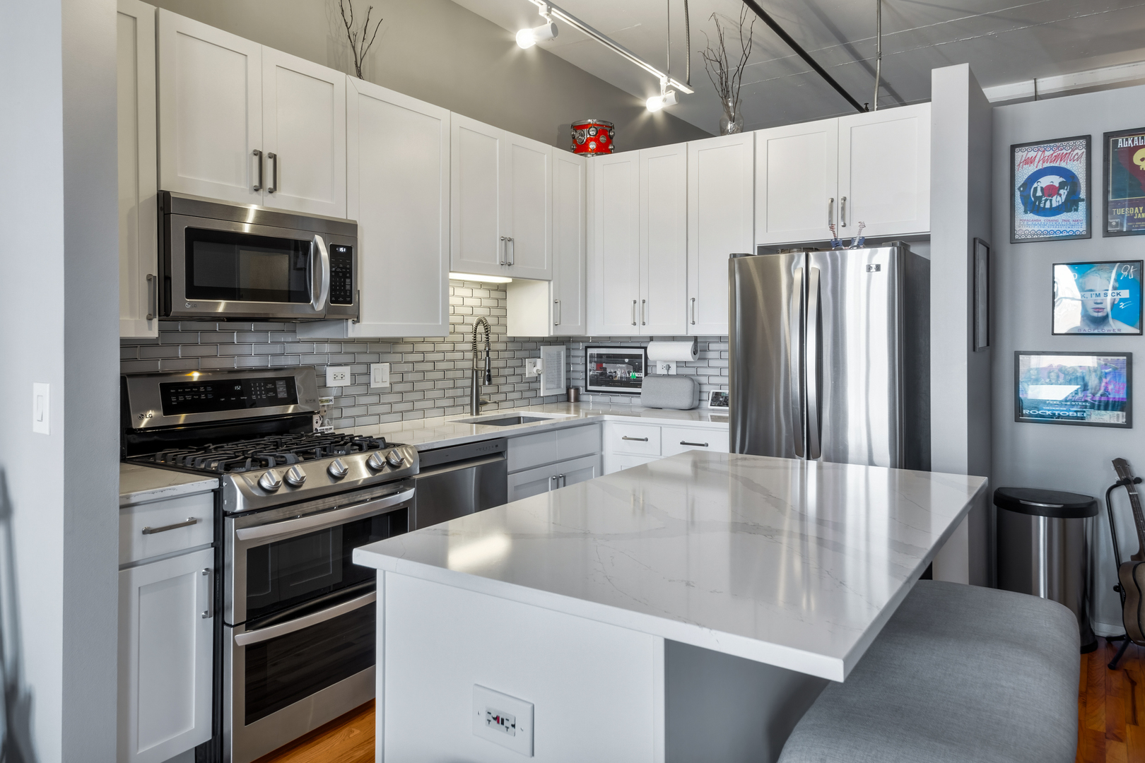 6 S LAFLIN Street Unit: 612