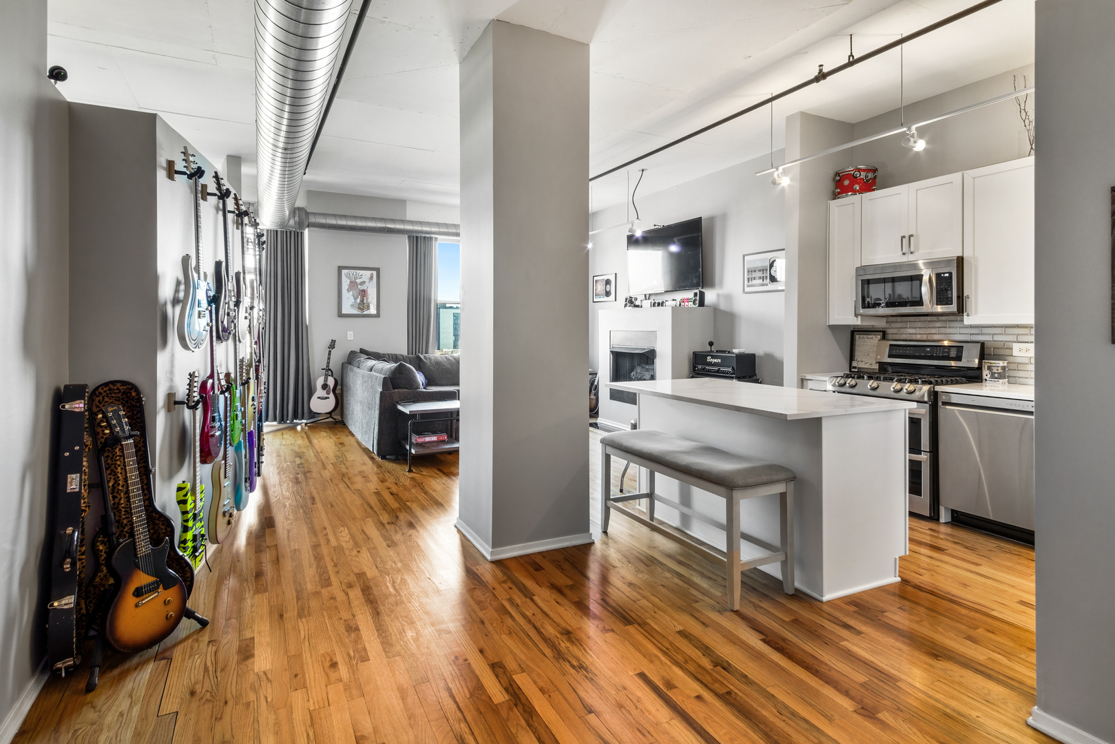 6 S LAFLIN Street Unit: 612