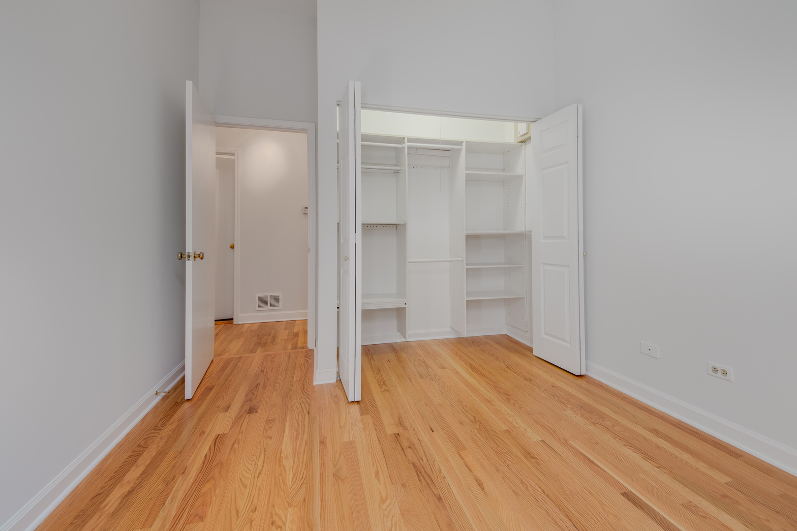 1933 N Dayton Street Unit: 2F