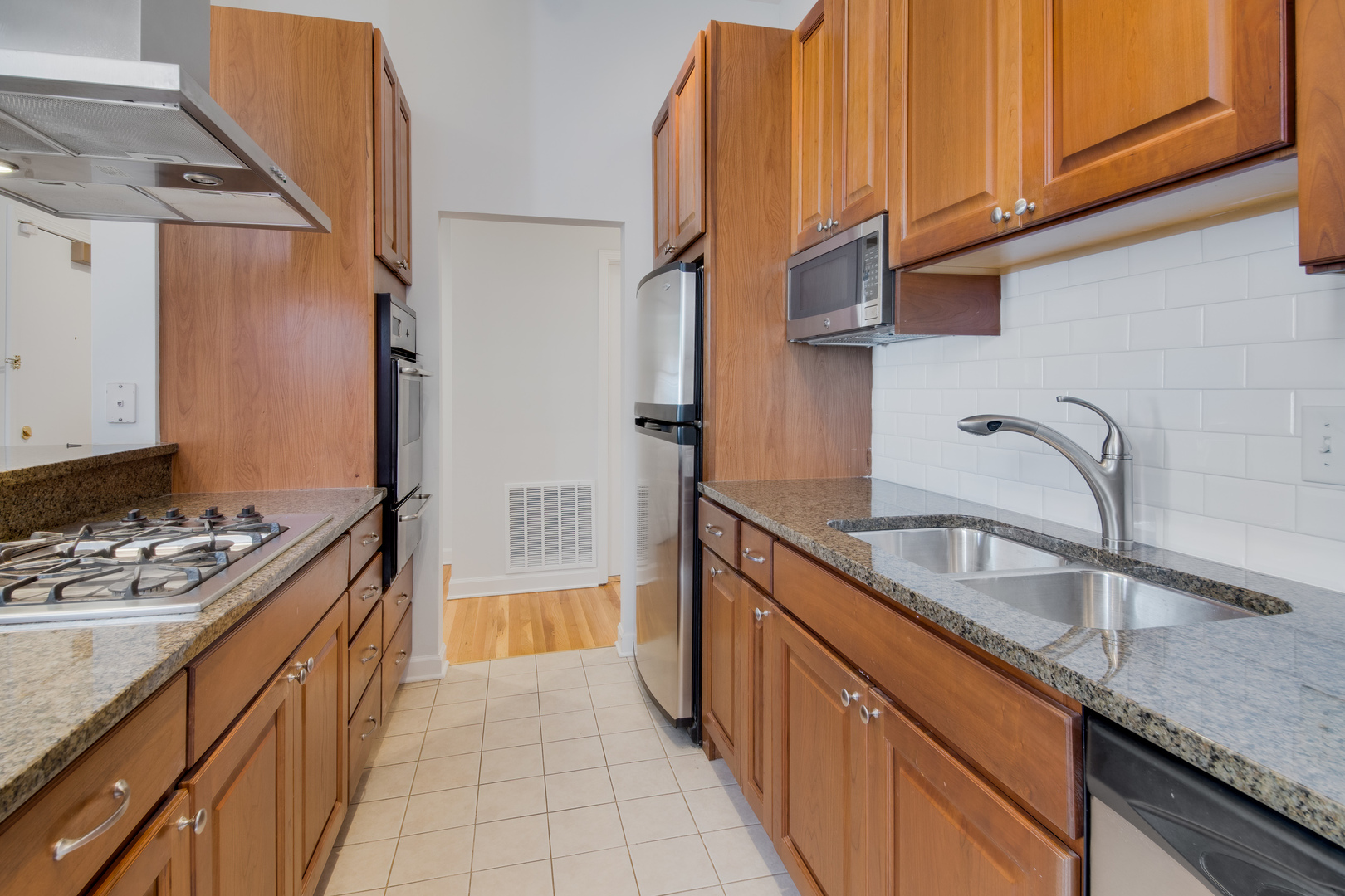 1933 N Dayton Street Unit: 2F