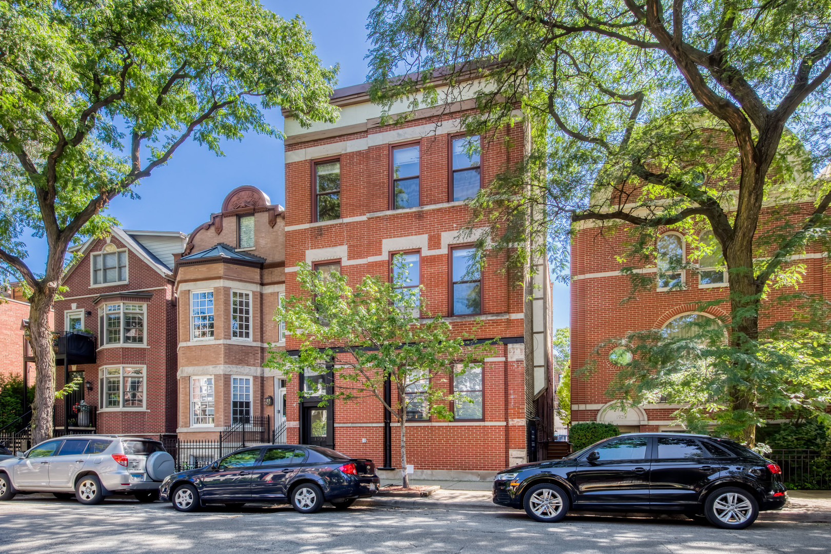 1933 N Dayton Street Unit: 2F