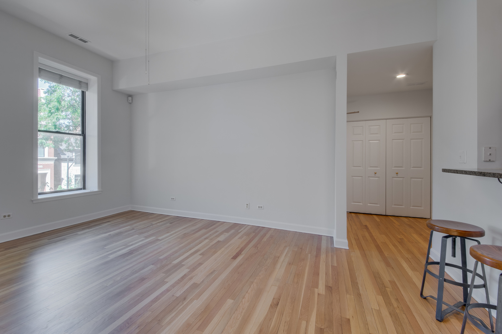 1933 N Dayton Street Unit: 2F
