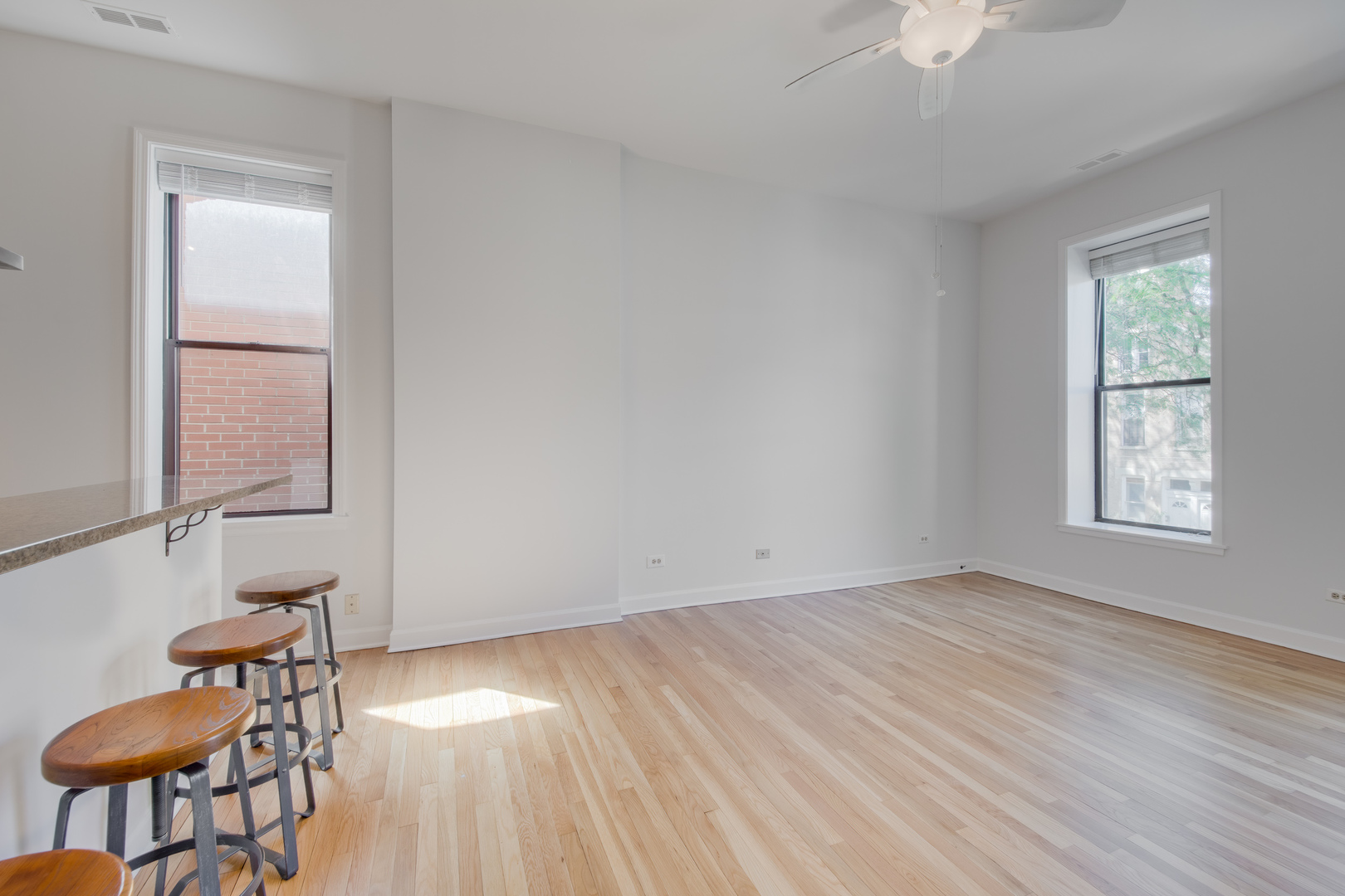 1933 N Dayton Street Unit: 2F