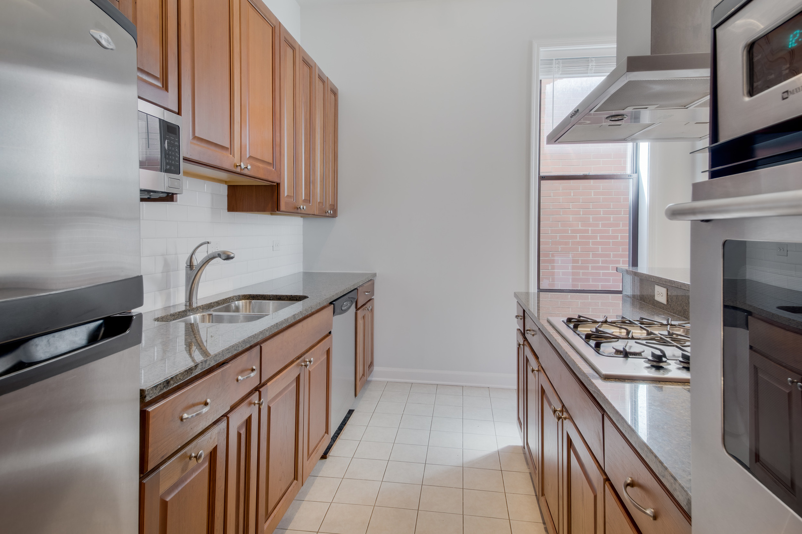 1933 N Dayton Street Unit: 2F