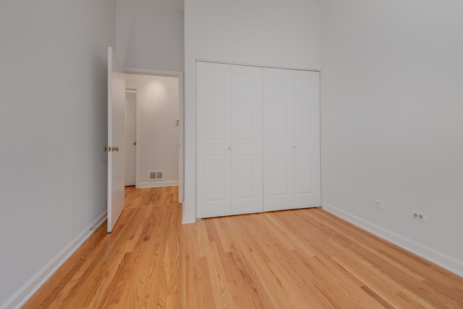 1933 N Dayton Street Unit: 2F