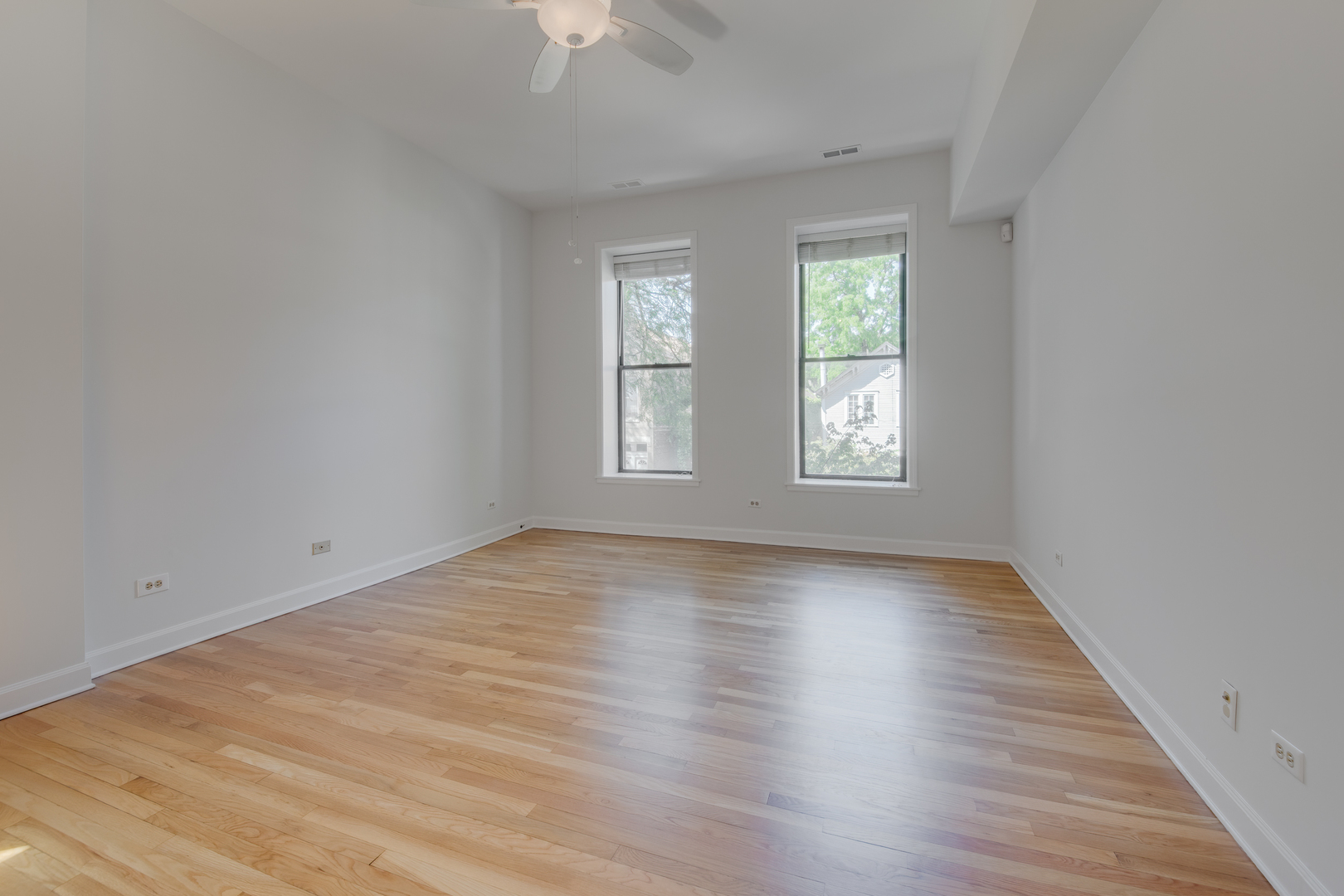 1933 N Dayton Street Unit: 2F