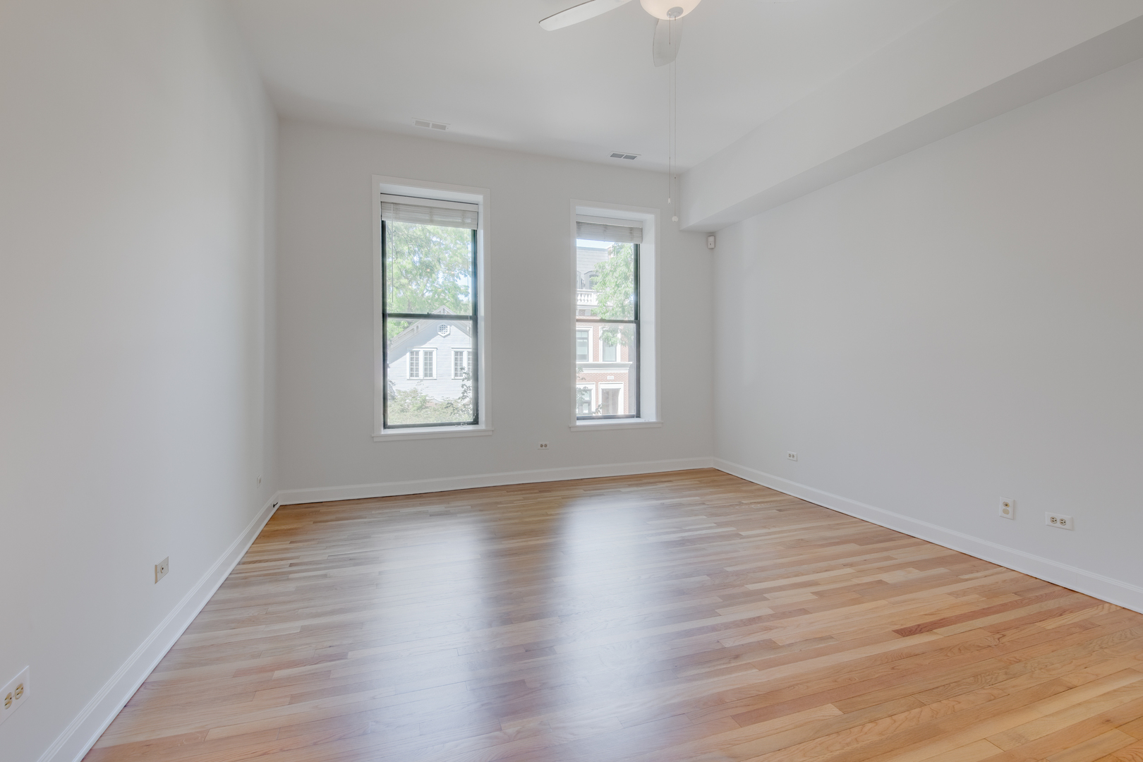 1933 N Dayton Street Unit: 2F