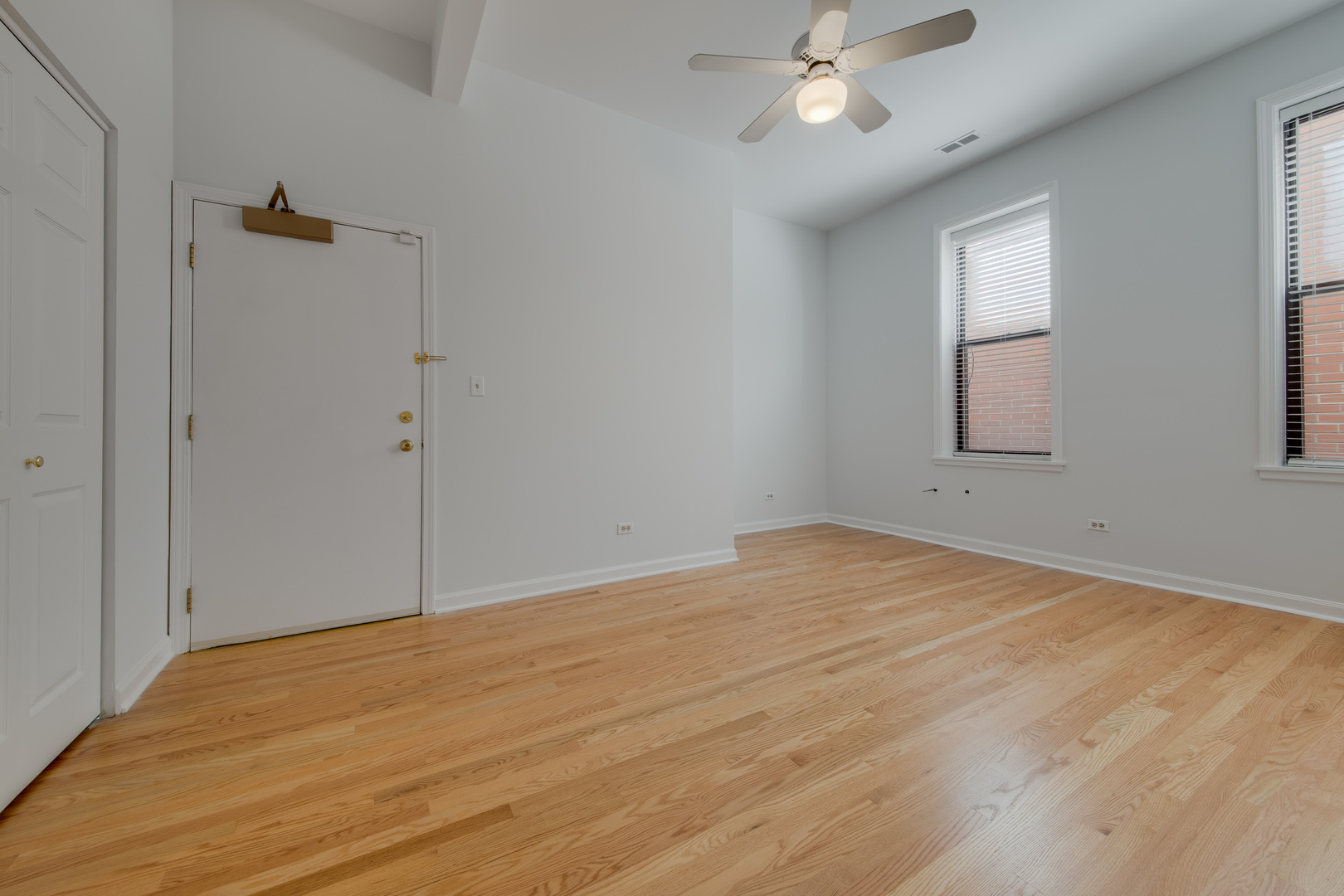 1933 N Dayton Street Unit: 2F