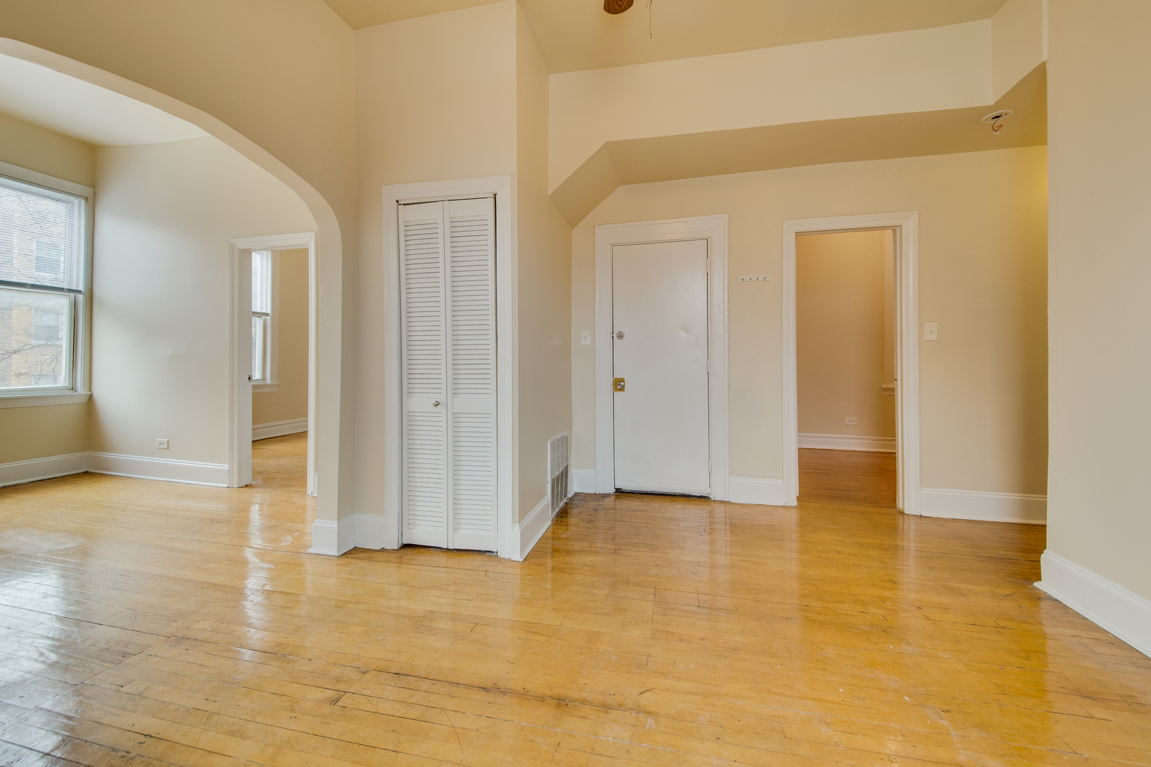 1458 N Campbell Avenue Unit: 2