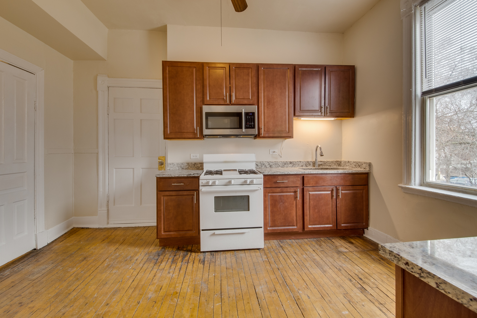 1458 N Campbell Avenue Unit: 2