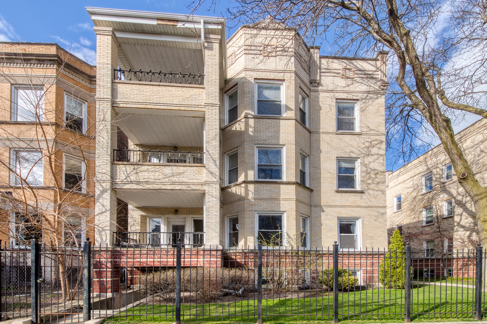 1442 W CARMEN Avenue Unit: 1