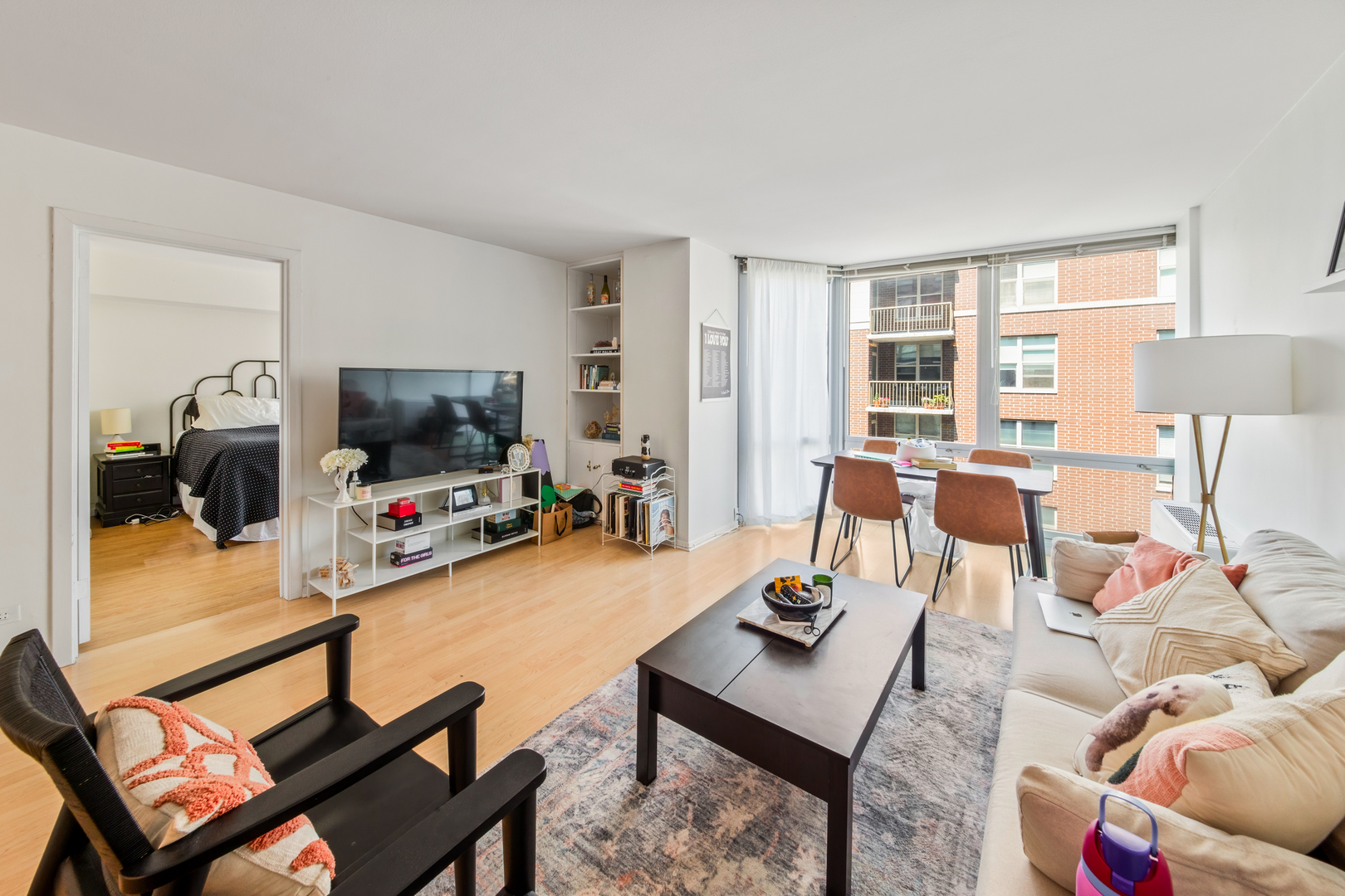 21 W Goethe Street Unit: 15B