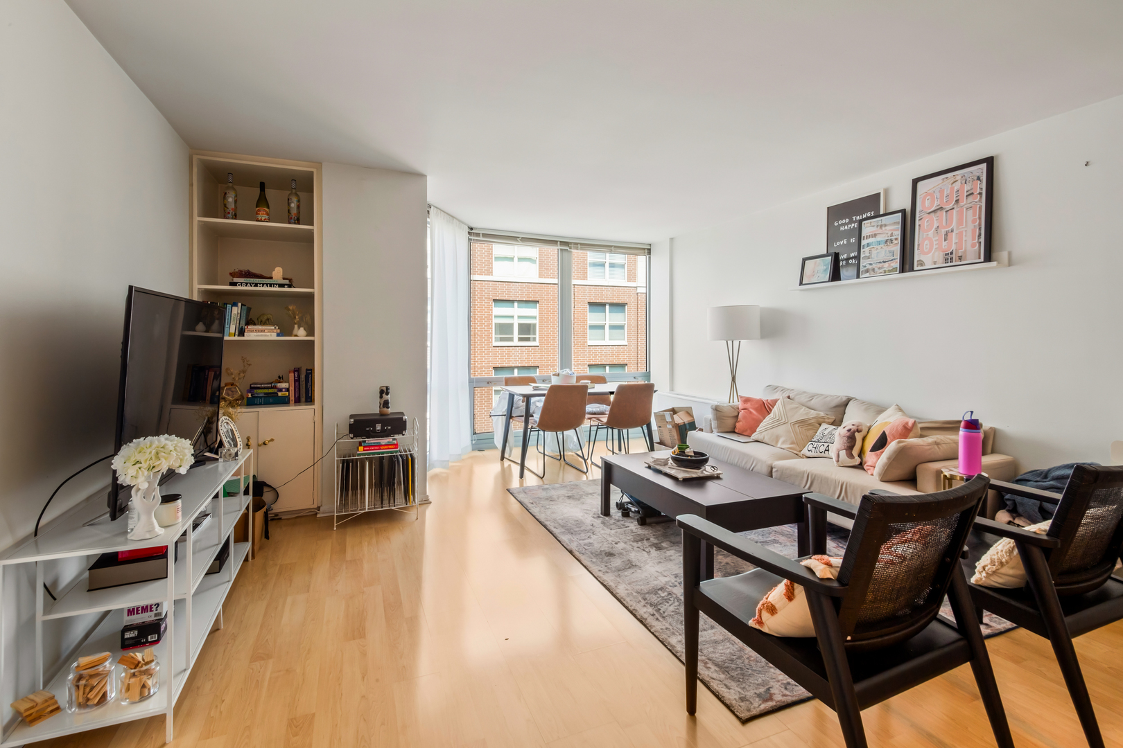 21 W Goethe Street Unit: 15B