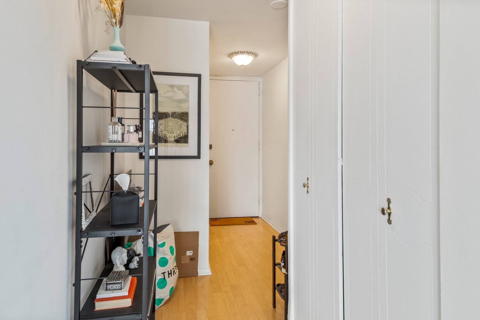 21 W Goethe Street Unit: 15B