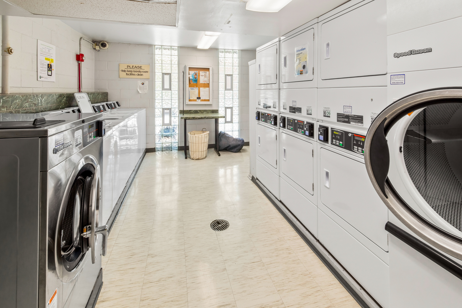 21 W Goethe Street Unit: 15B