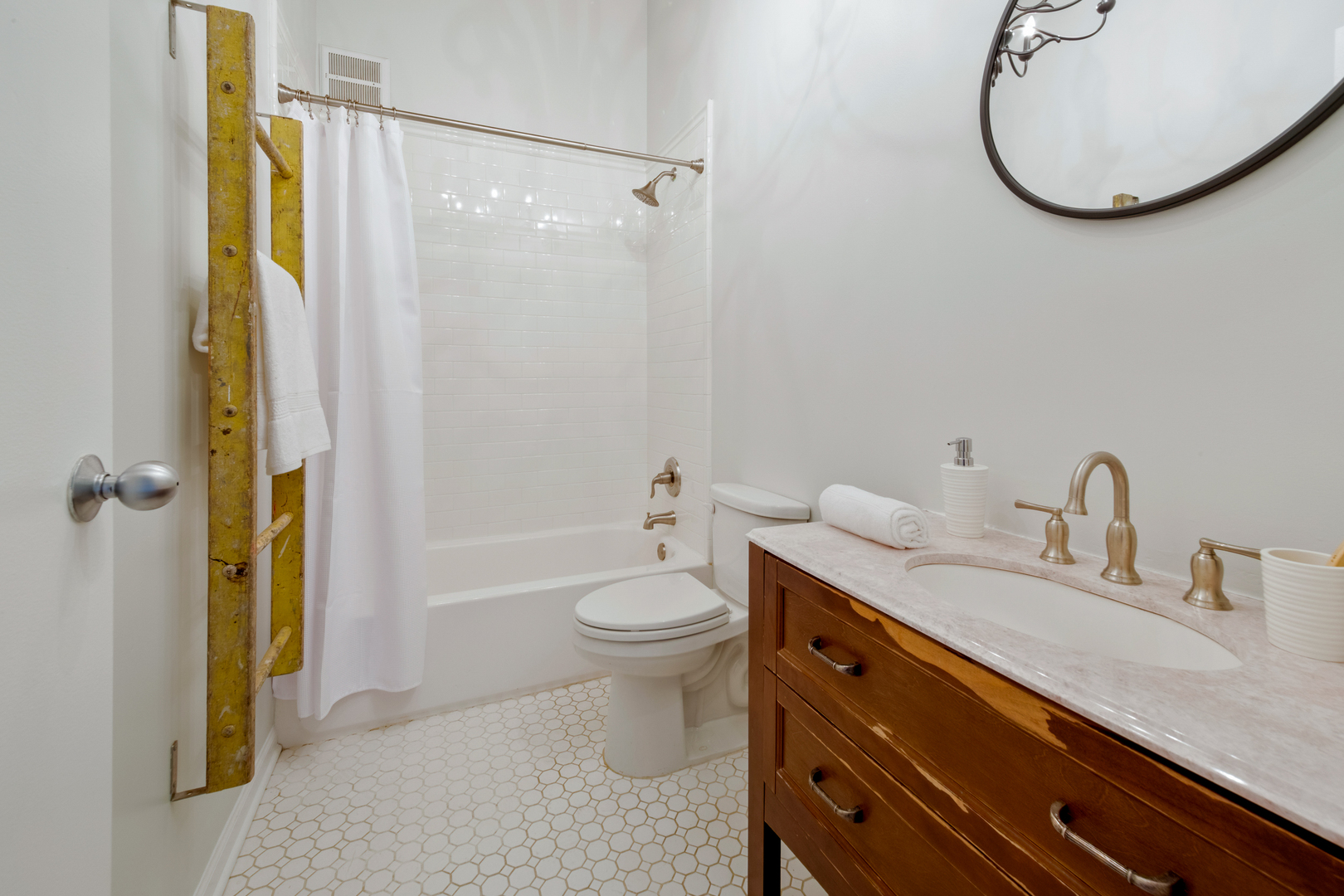 225 W HURON Street Unit: 612