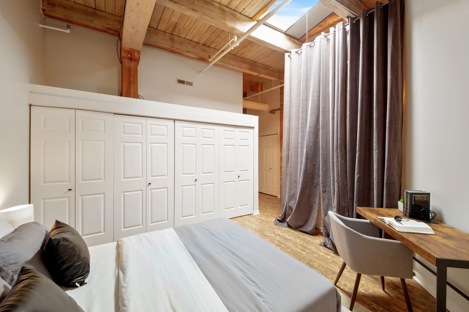 225 W HURON Street Unit: 612