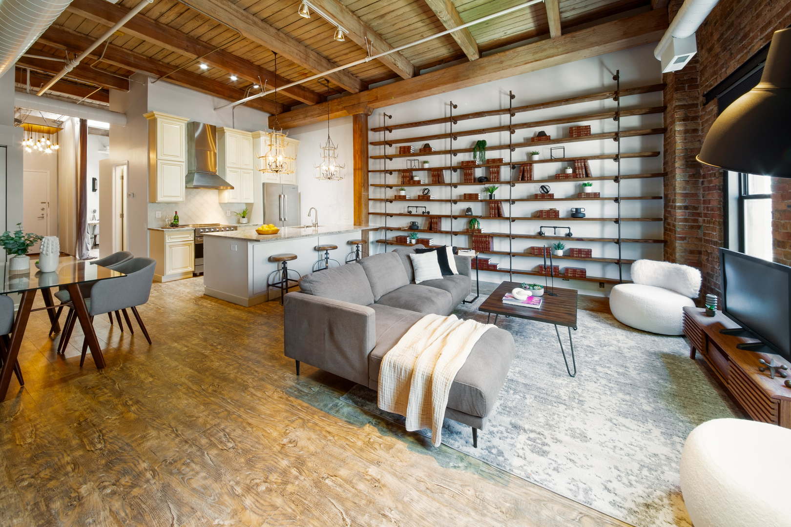 225 W HURON Street Unit: 612