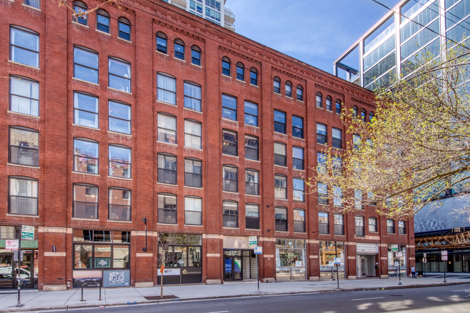 225 W HURON Street Unit: 612