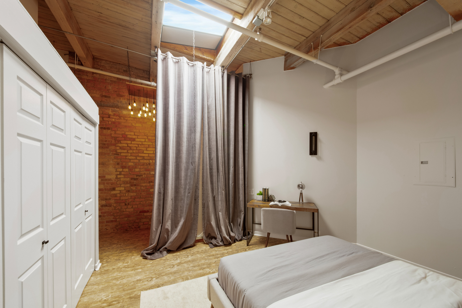225 W HURON Street Unit: 612