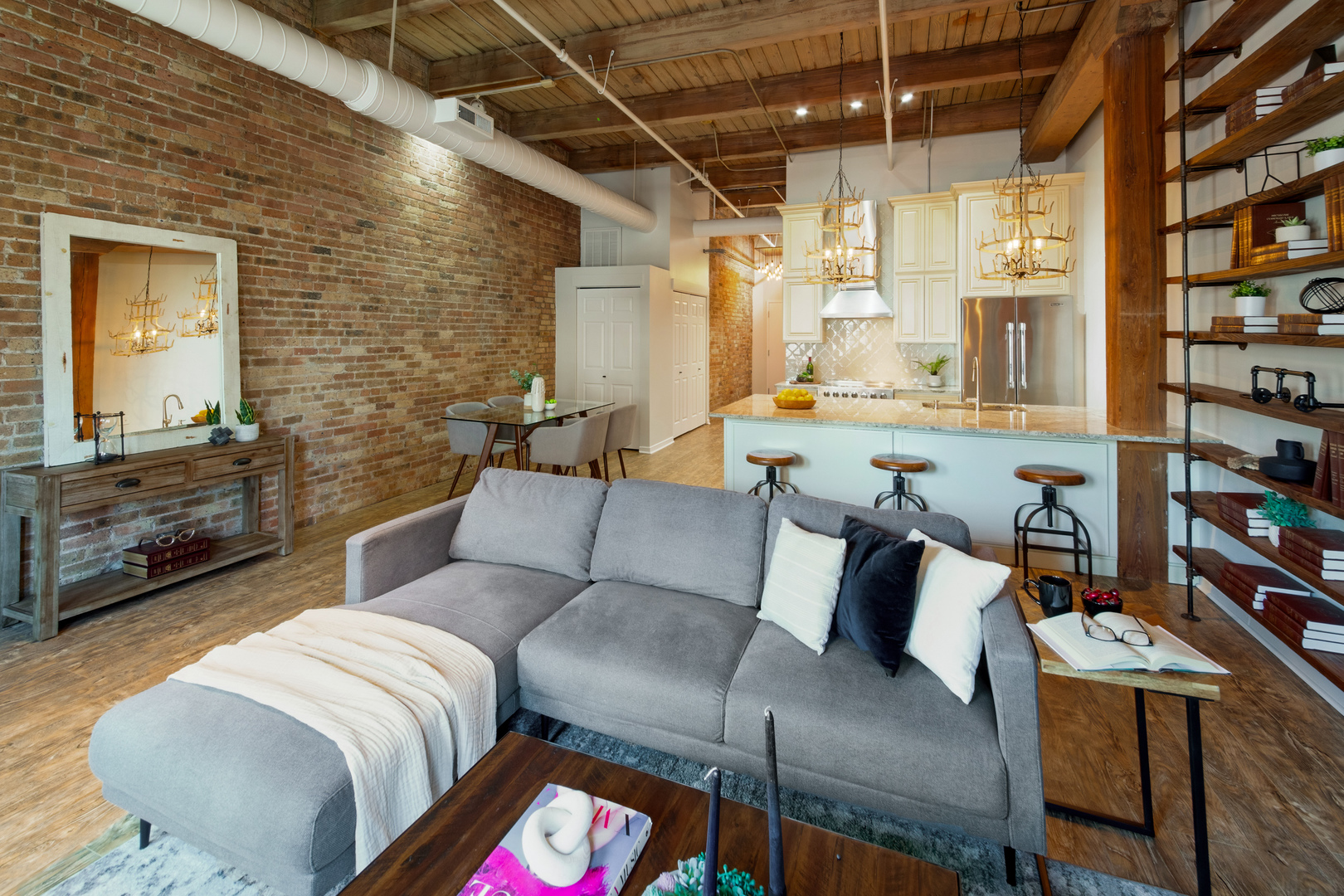 225 W HURON Street Unit: 612