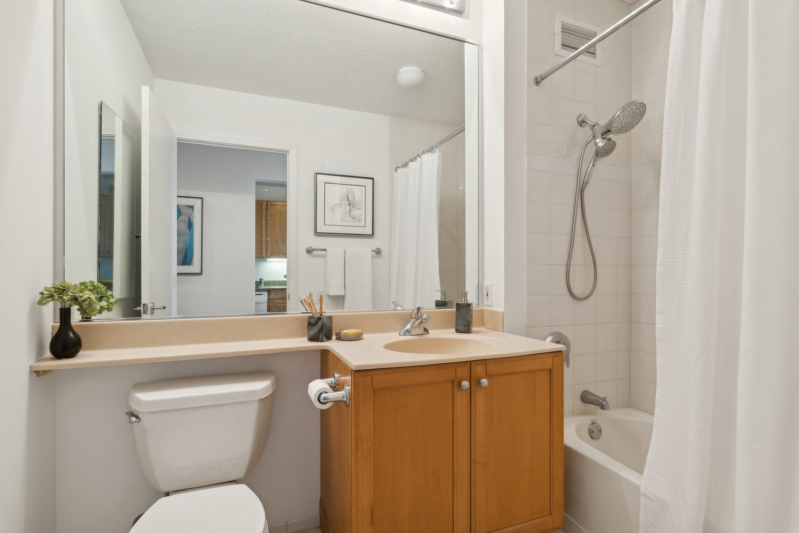400 N LaSalle Drive Unit: 2709