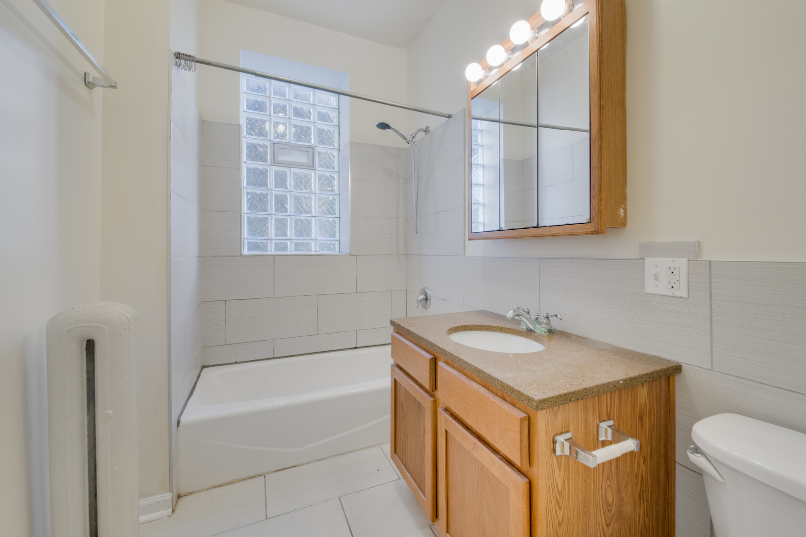 5433 S University Avenue Unit: 3N