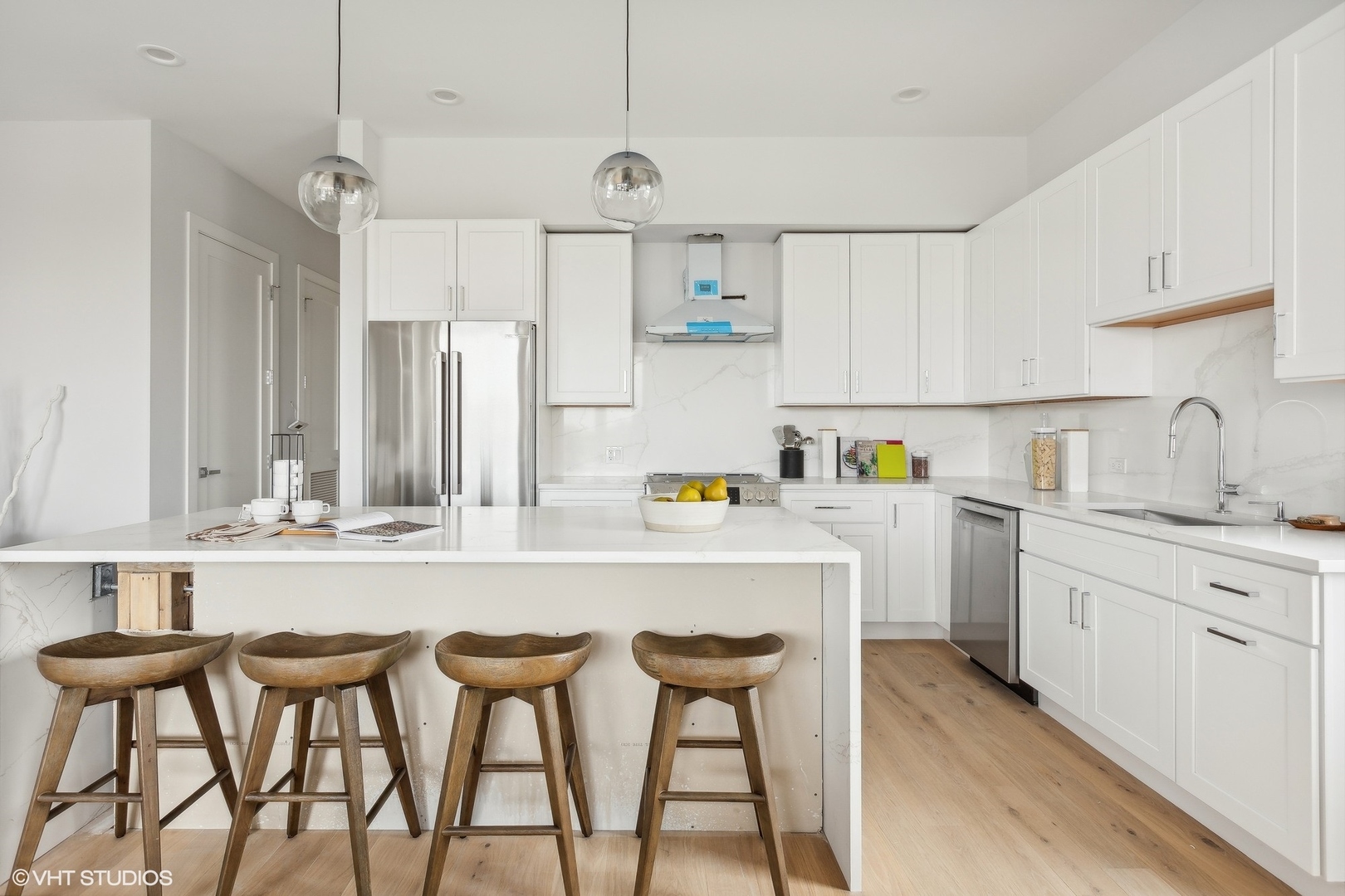 5113 N Lincoln Avenue Unit: 403