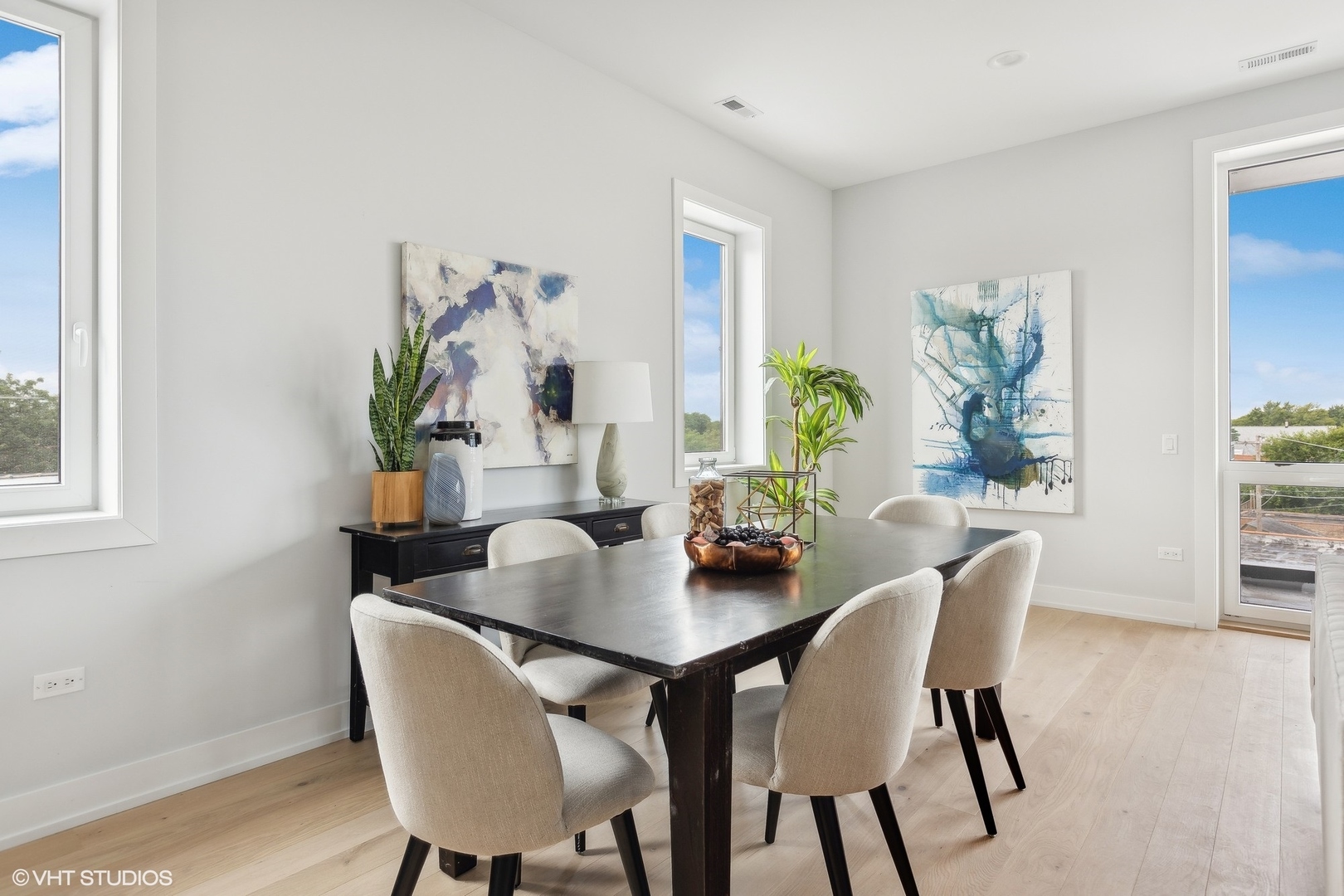 5113 N Lincoln Avenue Unit: 403