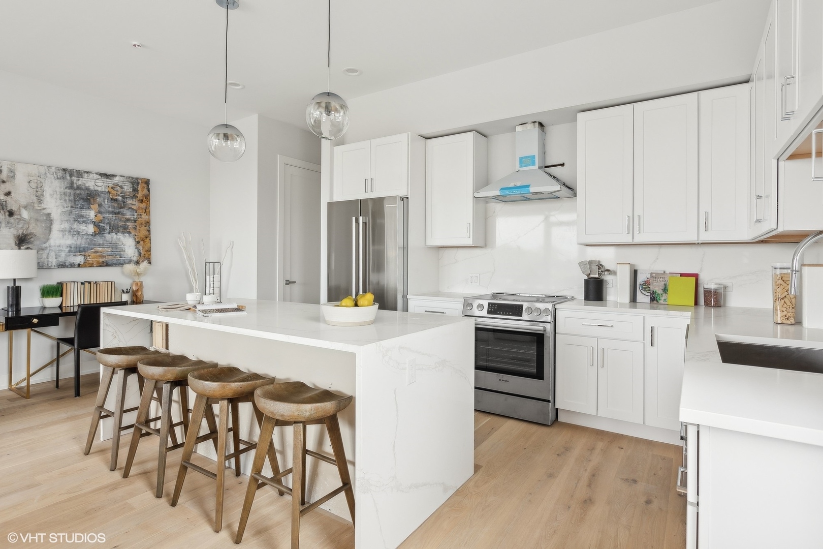5113 N Lincoln Avenue Unit: 403