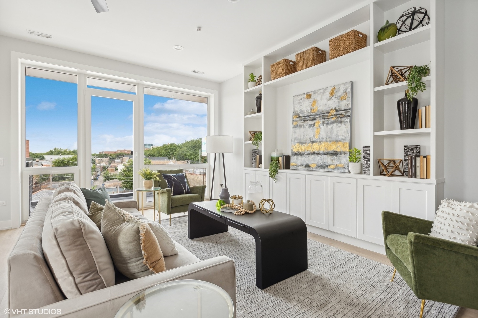5113 N Lincoln Avenue Unit: 403