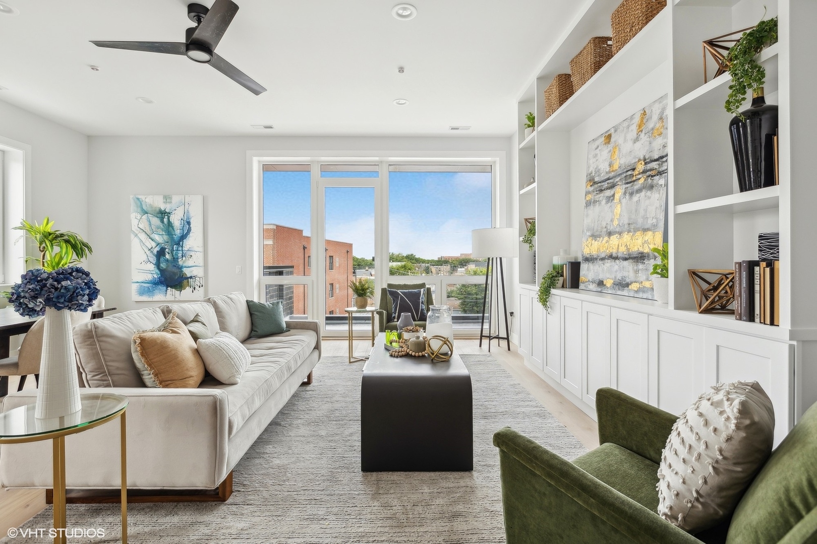 5113 N Lincoln Avenue Unit: 403