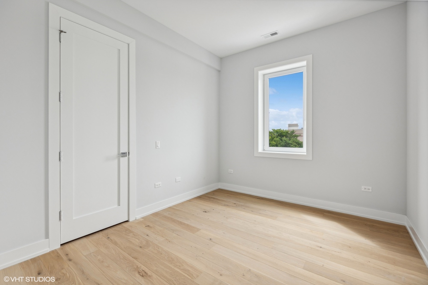 5113 N Lincoln Avenue Unit: 403