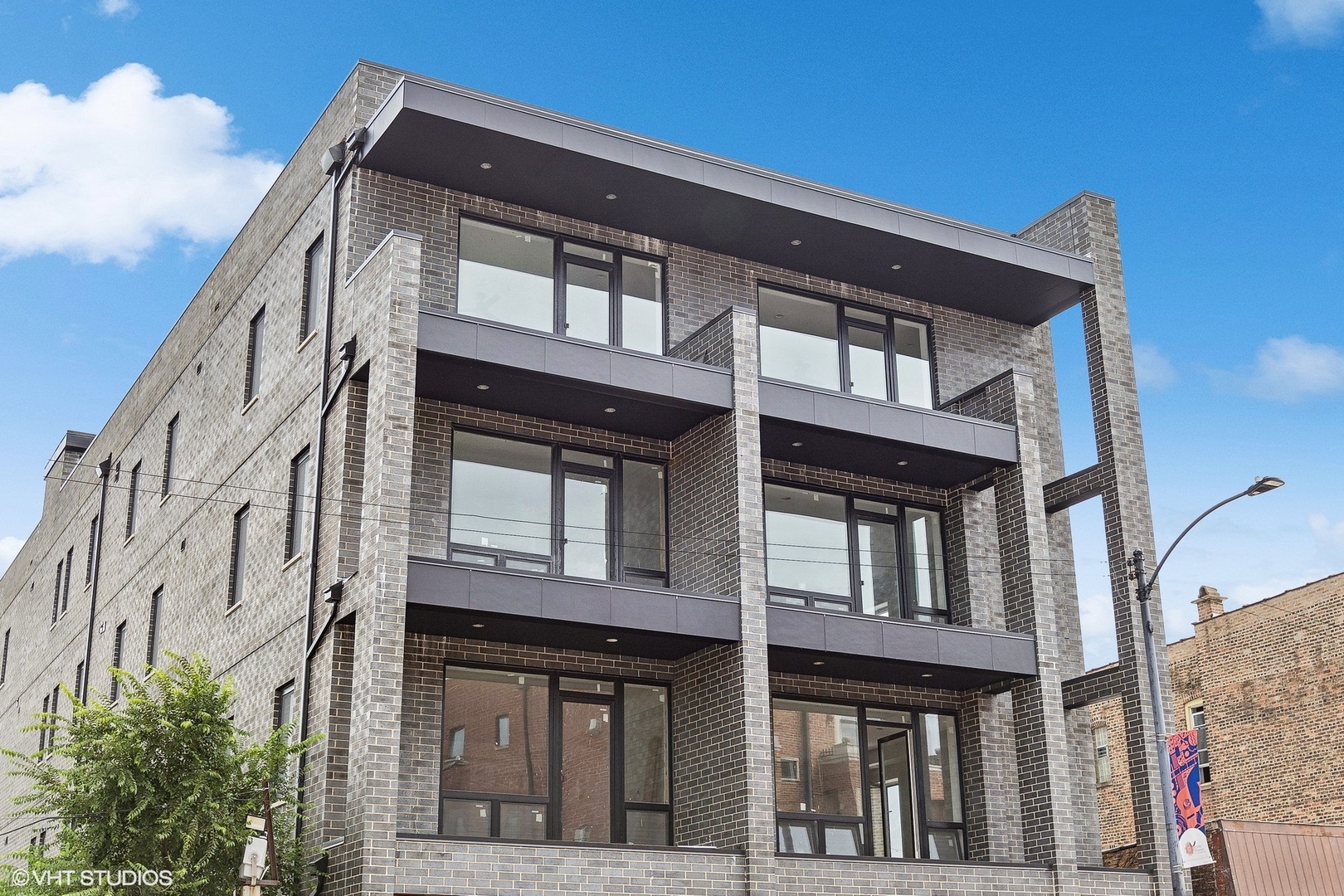 5113 N Lincoln Avenue Unit: 403