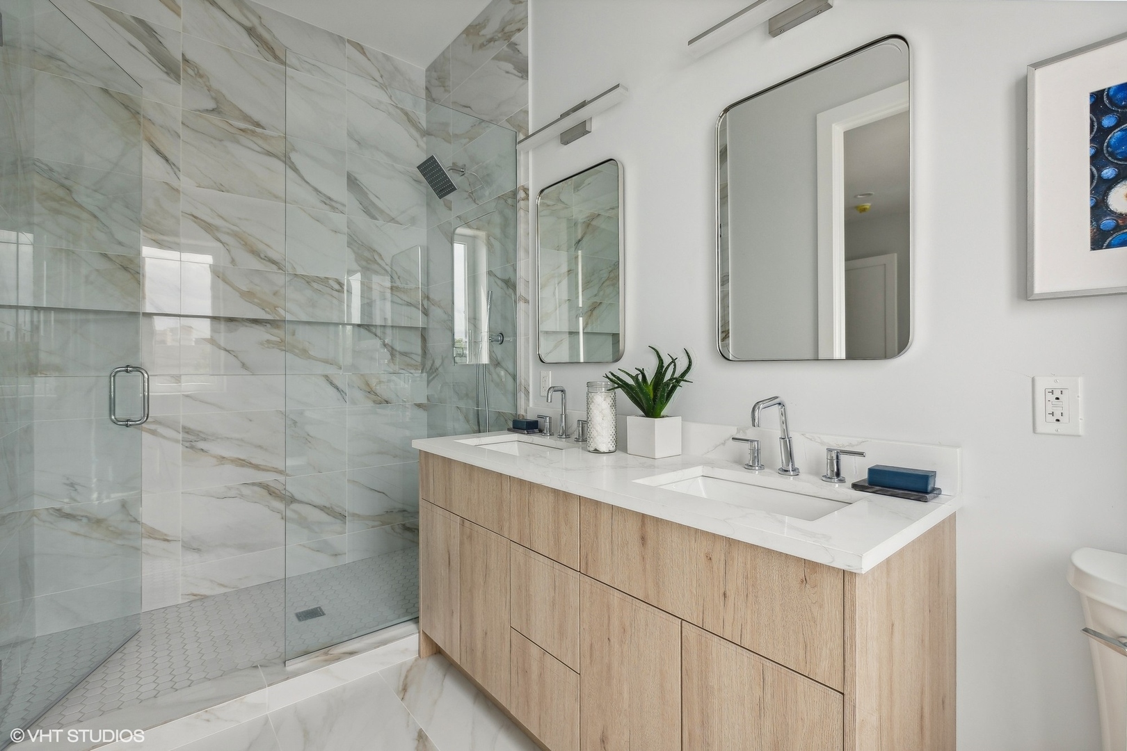 5113 N Lincoln Avenue Unit: 403