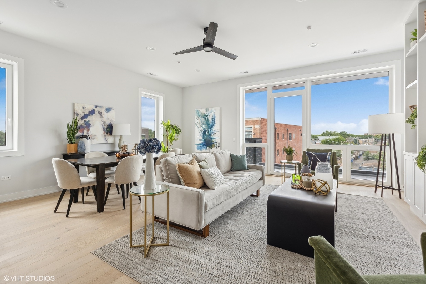 5113 N Lincoln Avenue Unit: 403